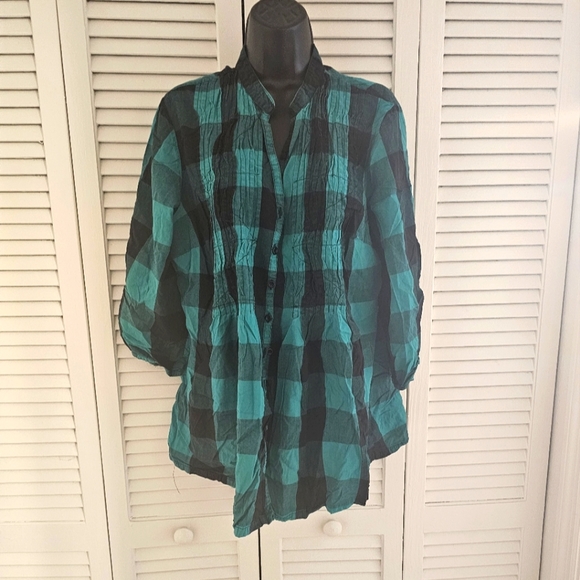 Button down top - Picture 1 of 2